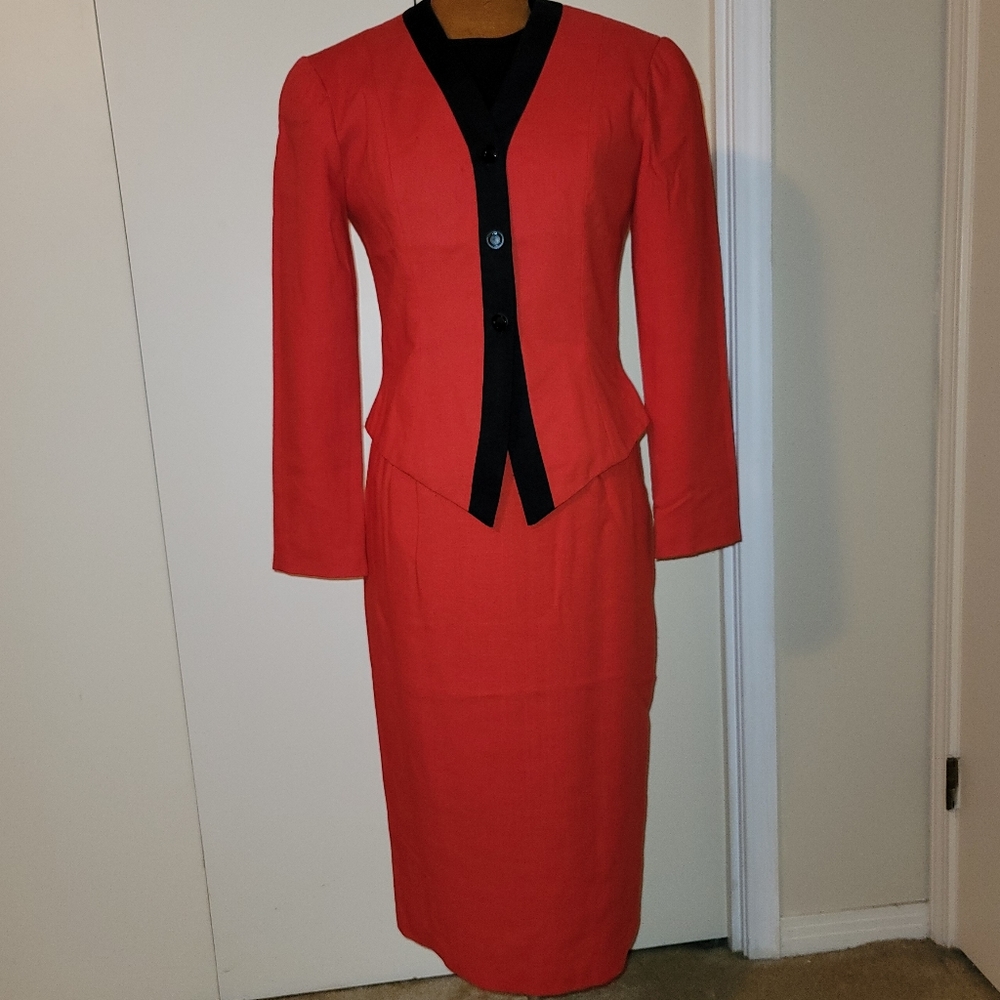 Morgan Miller 2pc Red w/black trim  Sz 10 🇺🇸